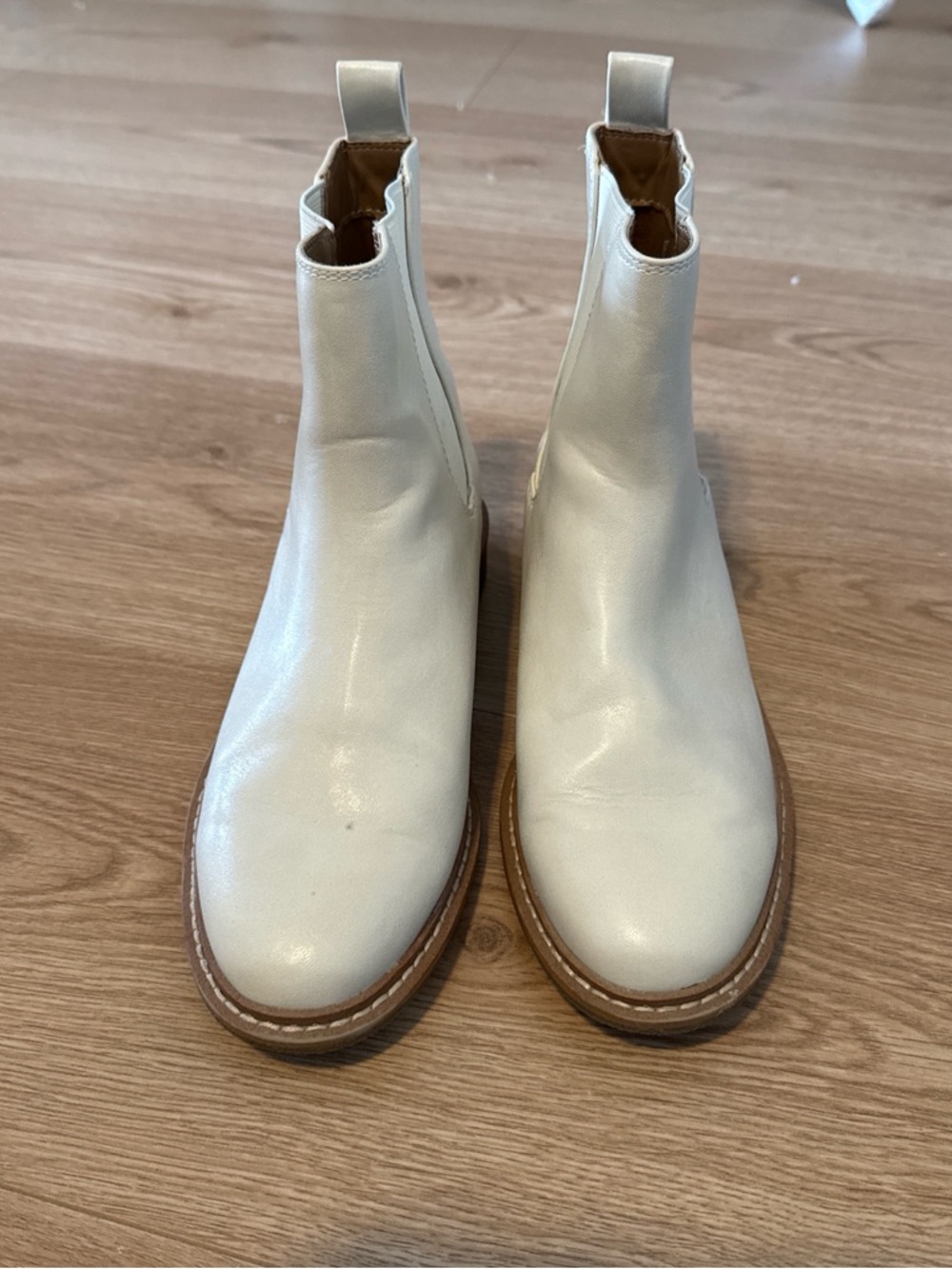 Universal thread Cream Chelsea Boots